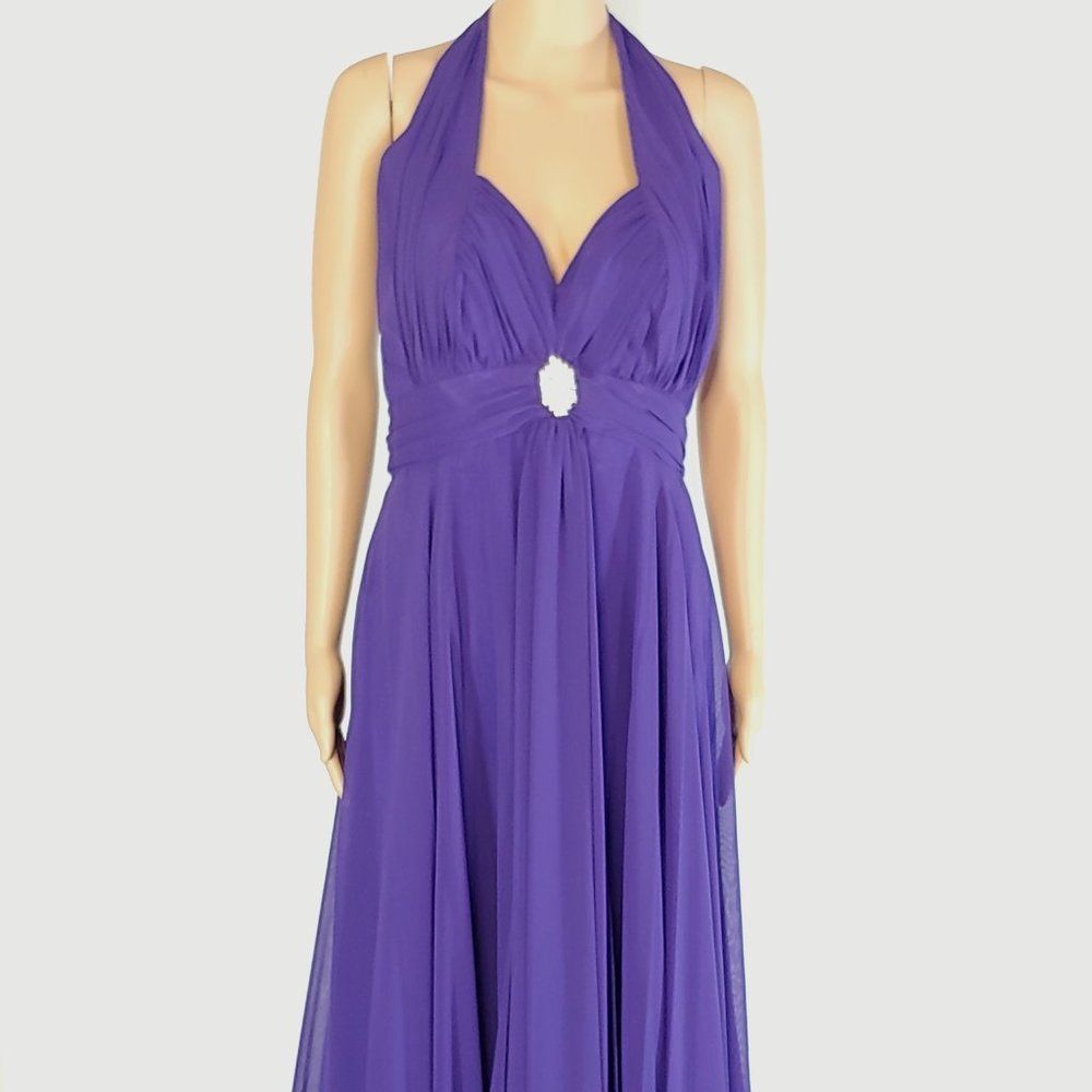 (25)  NWT Wow Halter Top Long Gown in Purple in size 22